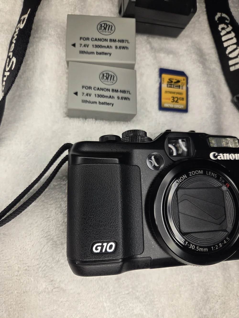 Canon PowerShot G10 Black Compact Digital Camera with Accessories